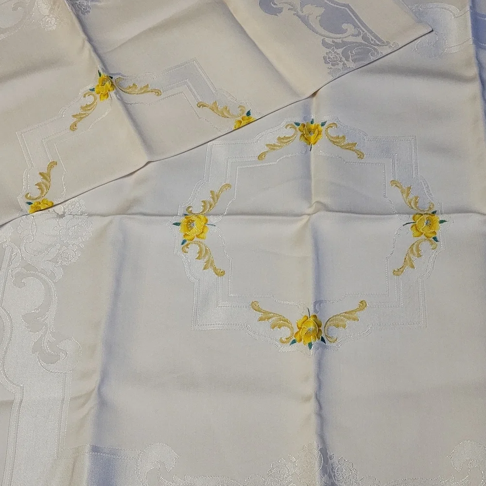 Set of 2 Vintage Dinner Cloth Napkins 22x22 Cream with Yellow Flowers Damask